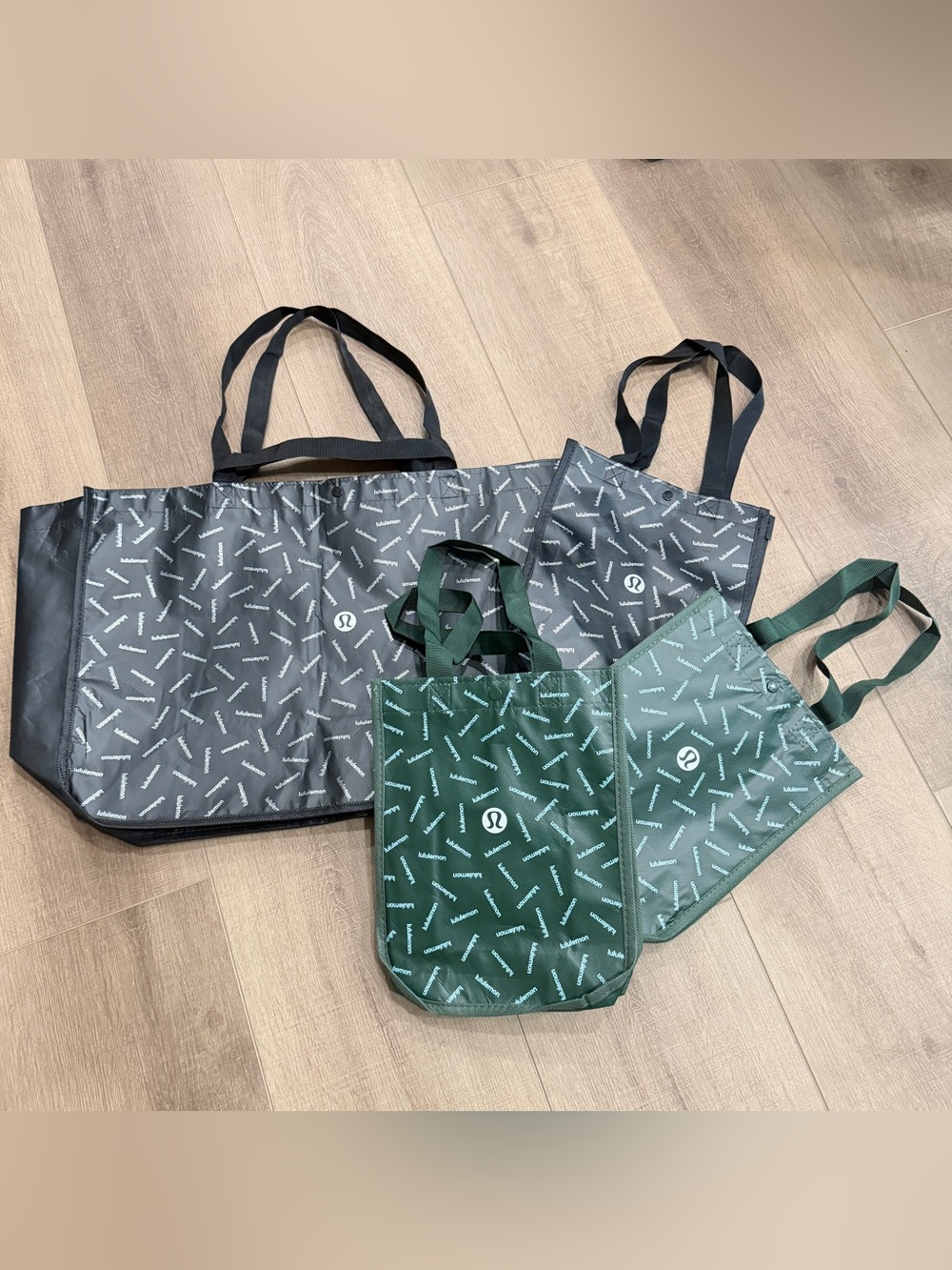 4 Reusable Lululemon Bags 1 Black Large & 3 Small Excellent Condition
